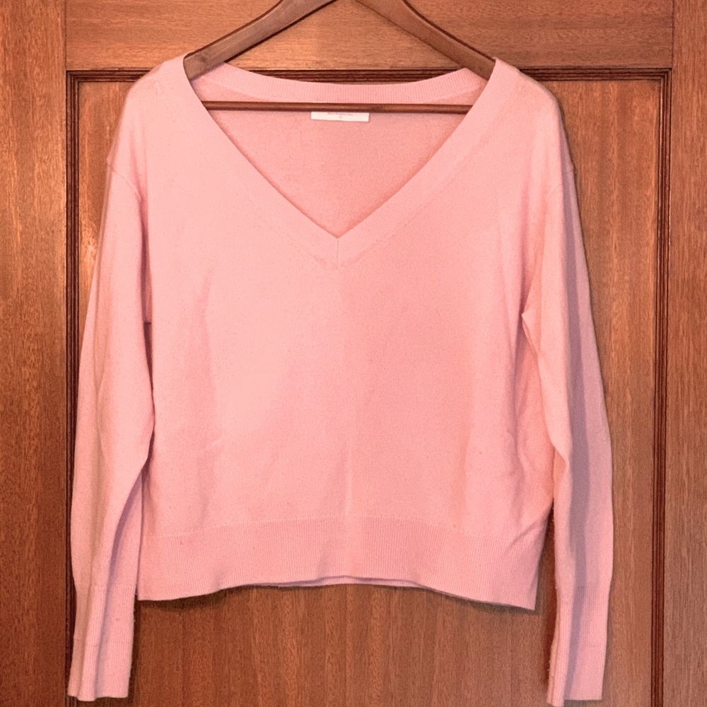 Cashmere v neck sweater